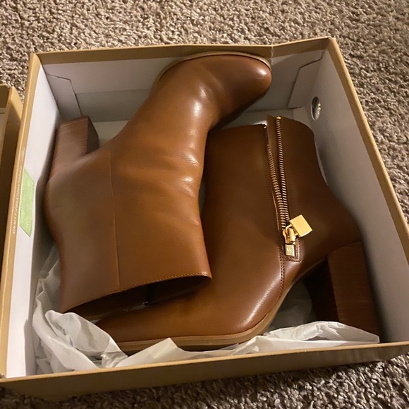 Michael Kors French Booties size 8 - Picture 3 of 4